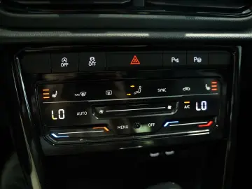 VW T-Roc R 4M  2.H  19  Pano  AKRA  beats  ACC