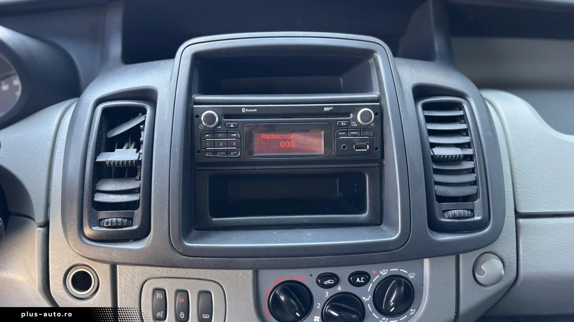 Opel Vivaro 2013