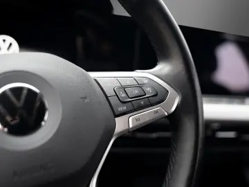 VW Golf Life Business-P. Premium Streaming&Internet