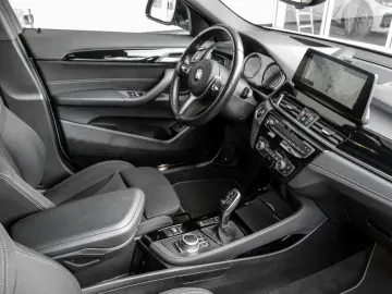 BMW X2 xDrive20d A HUD PANO AHK RFK NAVI LED DAB LM