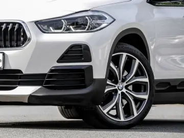 BMW X2 xDrive20d A HUD PANO AHK RFK NAVI LED DAB LM