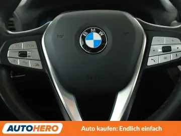 BMW xDrive 30i Luxury Line Aut. NAVI LED CAM ACC SHZ