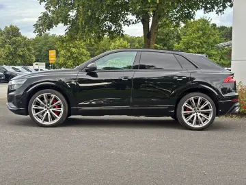AUDI SQ8 TFSI qu competition  BLACK PANO AHK B&O HuD
