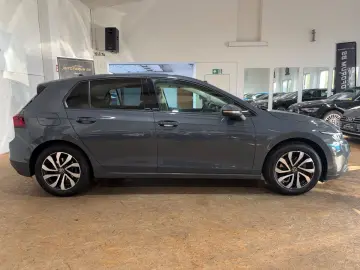VW GolfVIII Lim.Active2.0TDI DSG PANO AHK GARANTIE