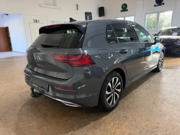 VW GolfVIII Lim.Active2.0TDI DSG PANO AHK GARANTIE