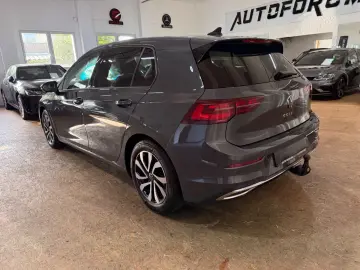 VW GolfVIII Lim.Active2.0TDI DSG PANO AHK GARANTIE