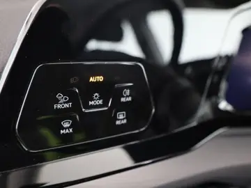 VW Golf VIII 1.5 TSI Style  LED-Plus  AHK  ACC  1.