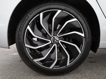 VW Golf VIII 1.5 TSI Style  LED-Plus  AHK  ACC  1.