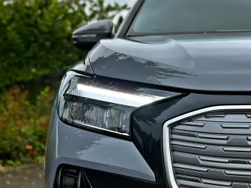 AUDI Q4 e-tron 45 qu AHK KAMERA ACC NAVI  SPORTSITZE