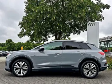 AUDI Q4 e-tron 45 qu AHK KAMERA ACC NAVI  SPORTSITZE