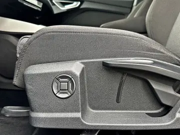 AUDI Q4 e-tron 45 qu AHK KAMERA ACC NAVI  SPORTSITZE