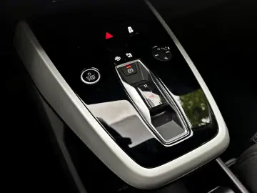 AUDI Q4 e-tron 45 qu AHK KAMERA ACC NAVI  SPORTSITZE