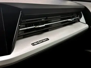 AUDI Q4 e-tron 45 qu AHK KAMERA ACC NAVI  SPORTSITZE