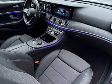 MERCEDES-BENZ E 300 Avantgarde 9G LED Schiebedach Widescreen