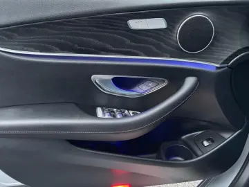 MERCEDES-BENZ E 300 Avantgarde 9G LED Schiebedach Widescreen