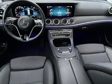 MERCEDES-BENZ E 300 Avantgarde 9G LED Schiebedach Widescreen
