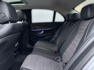 MERCEDES-BENZ E 300 Avantgarde 9G LED Schiebedach Widescreen
