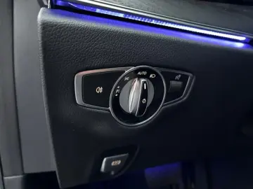 MERCEDES-BENZ E 300 Avantgarde 9G LED Schiebedach Widescreen