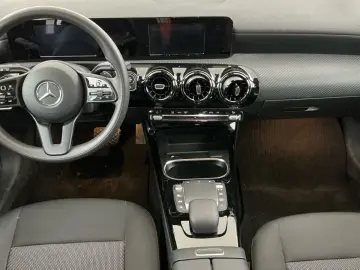 MERCEDES-BENZ A 200 MBUX LED Navi PDC DAB LM Tempo DigTacho