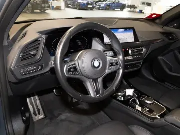 BMW 118i  5 M Sport PANO RFK NAVI LED Sound Syst.
