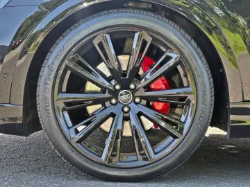 AUDI Q8 50TDI qu competition  BLACK HDMATRIX CARBON