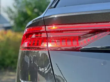 AUDI Q8 50TDI qu competition  BLACK HDMATRIX CARBON