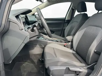 VW Golf VIII 2.0 TDI DSG ACTIVE   NAVI   AHK