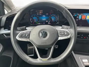 VW Golf VIII 2.0 TDI DSG ACTIVE   NAVI   AHK