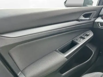 VW Golf VIII 2.0 TDI DSG ACTIVE   NAVI   AHK