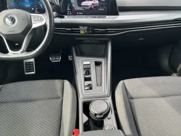 VW Golf VIII 2.0 TDI DSG ACTIVE   NAVI   AHK