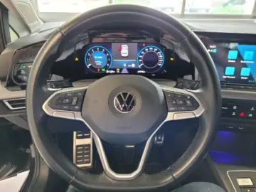 VW Golf VIII 1 5 eTSI Avtive 110KW DSG AHK NAV ACC