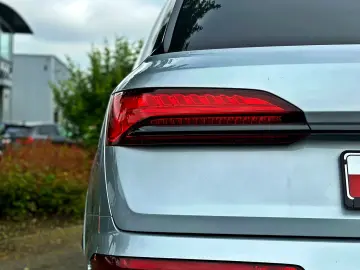 AUDI Q7 50TDI qu S LINE BLACK PANO HUD 7-SITZER