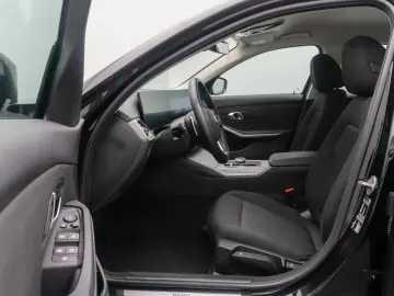 BMW 318i GeschwindigR PDC DAB CockpitPlus Widscreen