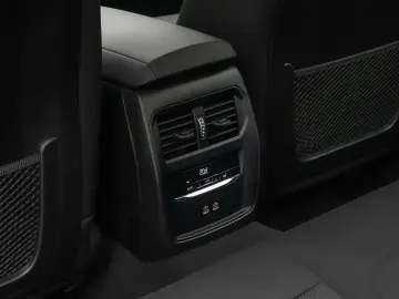 BMW 318i GeschwindigR PDC DAB CockpitPlus Widscreen