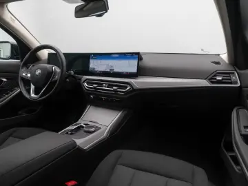 BMW 318i GeschwindigR PDC DAB CockpitPlus Widscreen