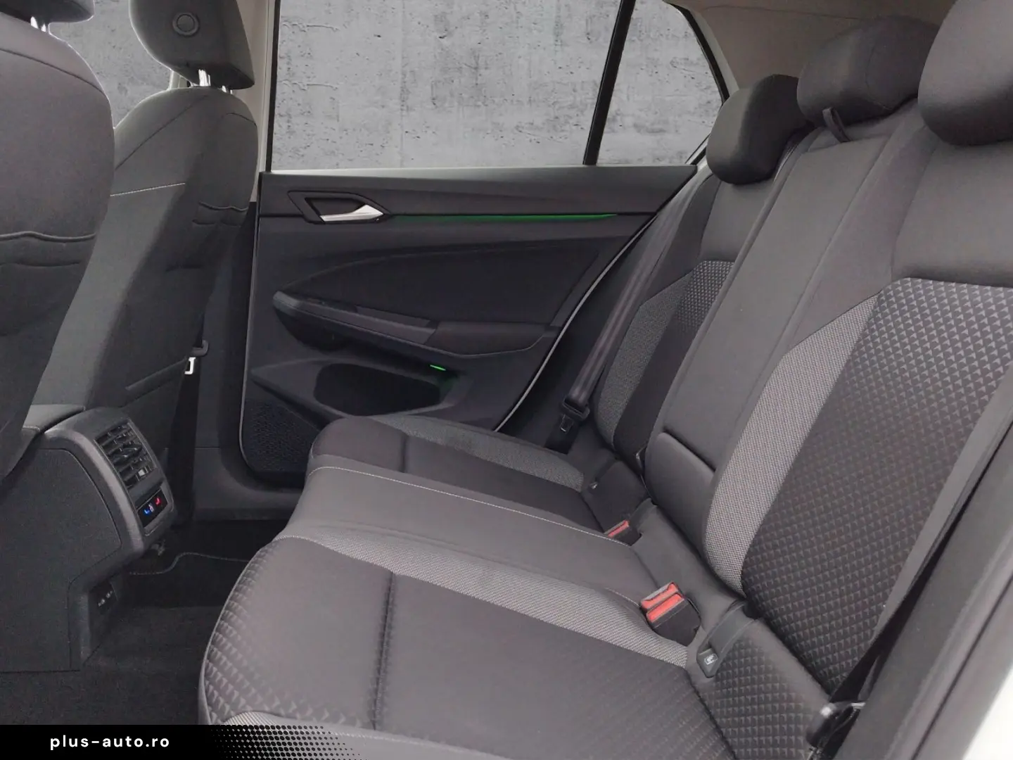 VW Golf VIII Active 1.5 TSI 5JG AHK ACC PANO NAV