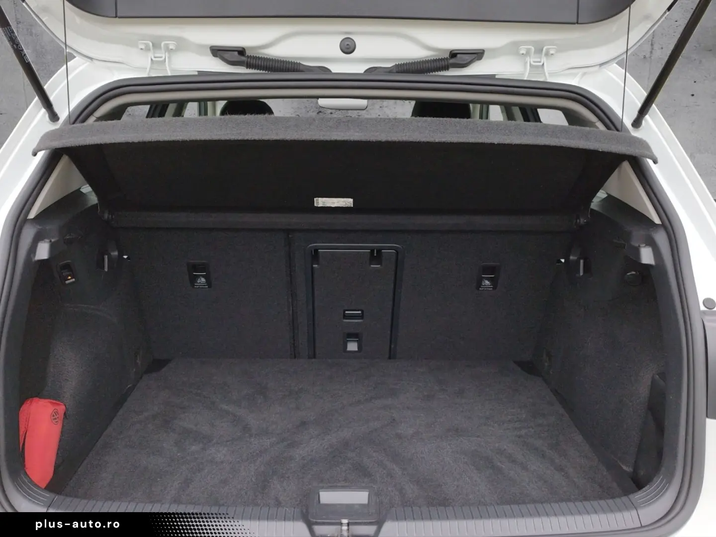 VW Golf VIII Active 1.5 TSI 5JG AHK ACC PANO NAV