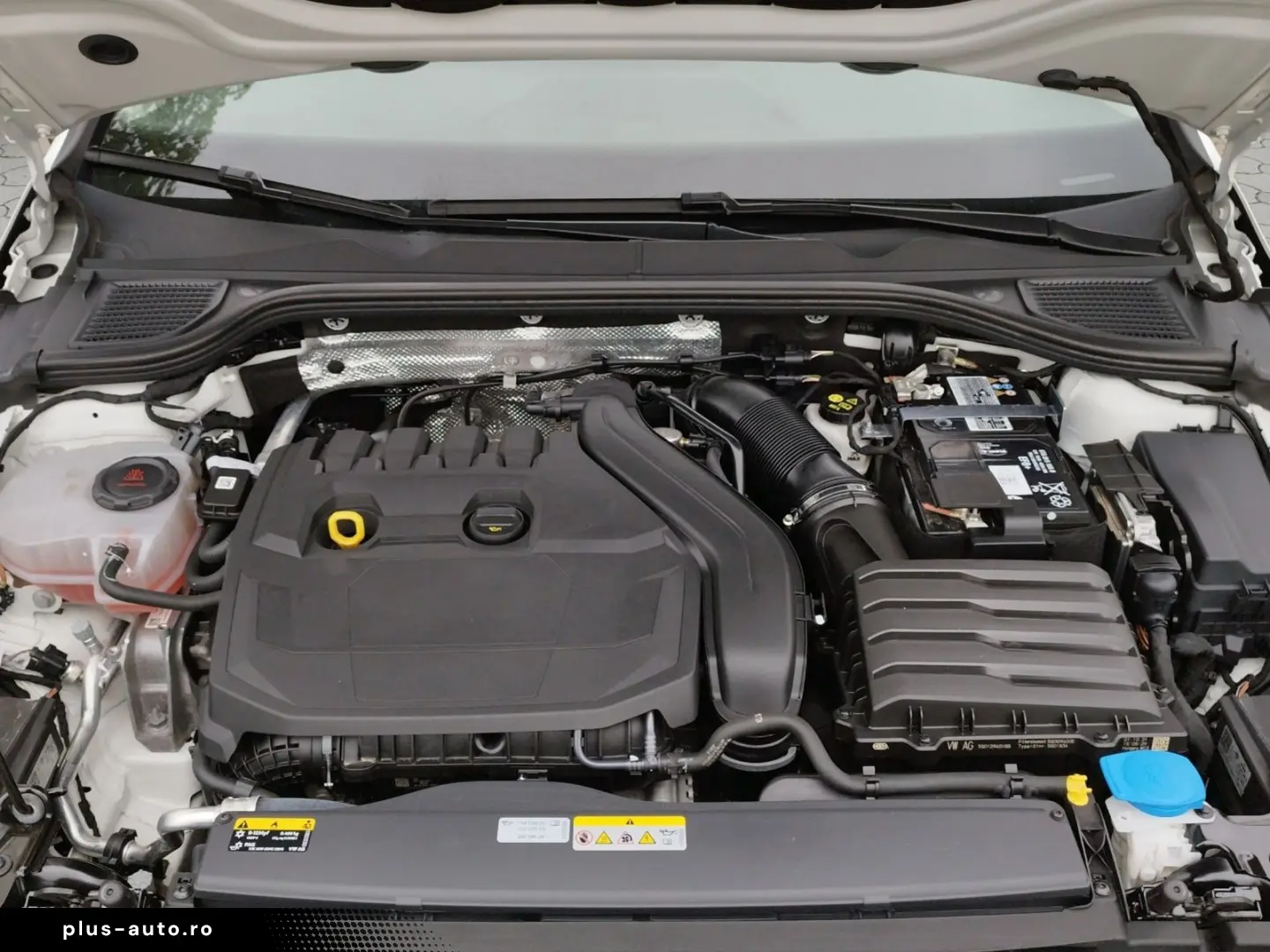 VW Golf VIII Active 1.5 TSI 5JG AHK ACC PANO NAV