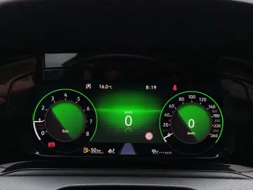 VW Golf VIII Active 1.5 TSI 5JG AHK ACC PANO NAV