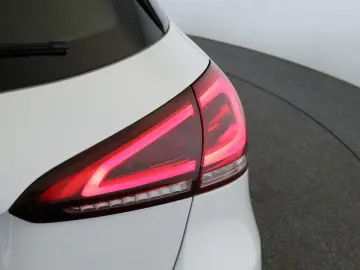 MERCEDES-BENZ A 180 7G Progressive LED Digi Navi App SHZ Kam