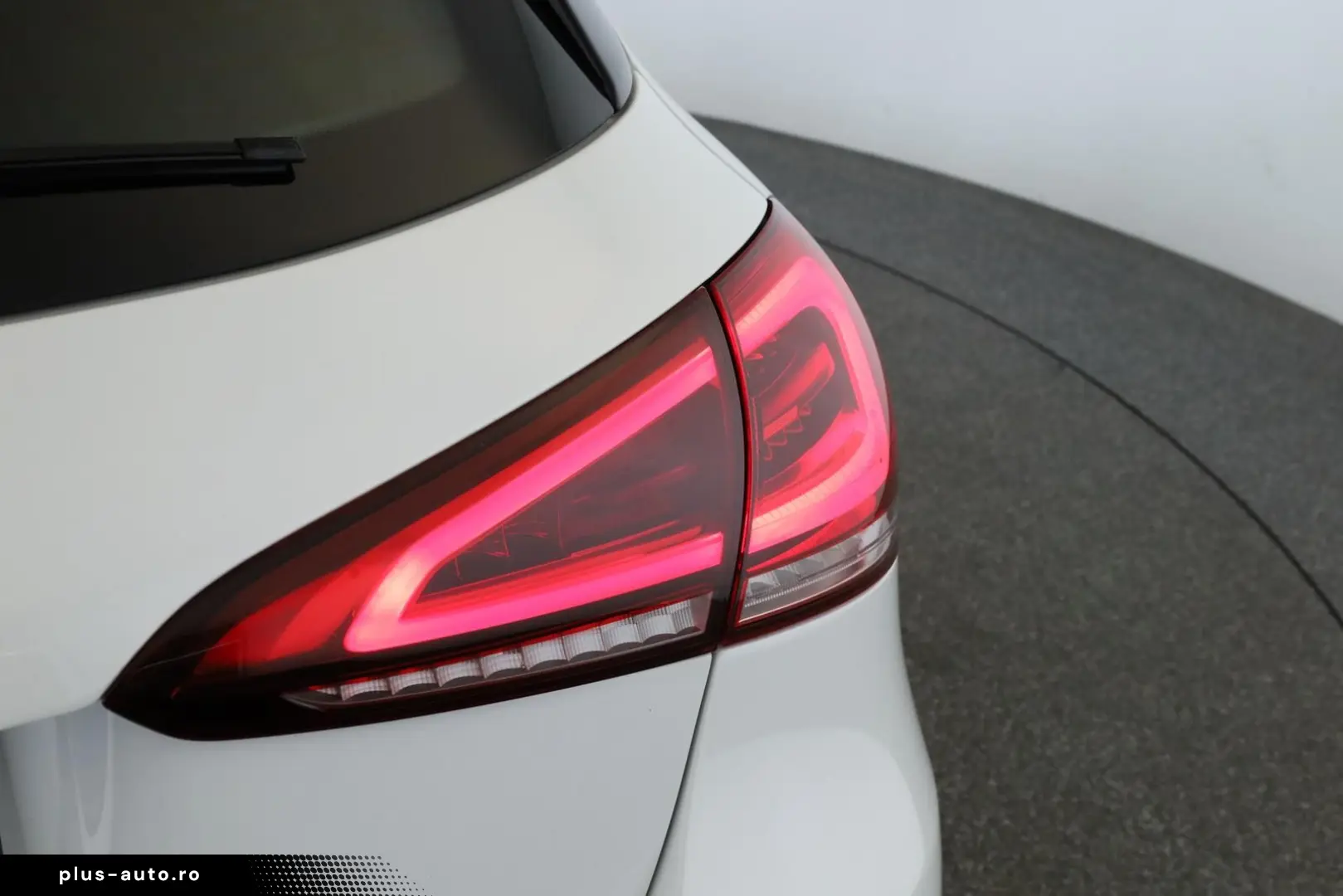 MERCEDES-BENZ A 180 7G Progressive LED Digi Navi App SHZ Kam