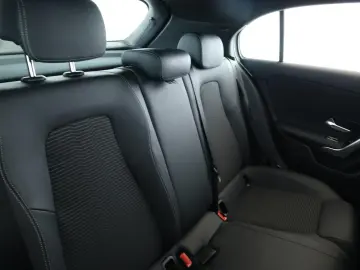 MERCEDES-BENZ A 180 7G Progressive LED Digi Navi App SHZ Kam