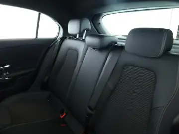 MERCEDES-BENZ A 180 7G Progressive LED Digi Navi App SHZ Kam