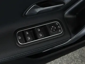 MERCEDES-BENZ A 180 7G Progressive LED Digi Navi App SHZ Kam