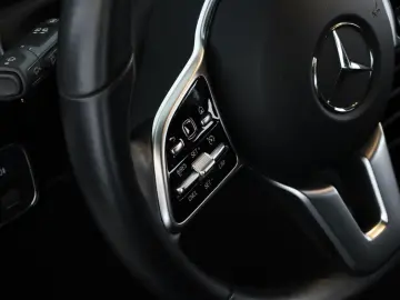 MERCEDES-BENZ A 180 7G Progressive LED Digi Navi App SHZ Kam