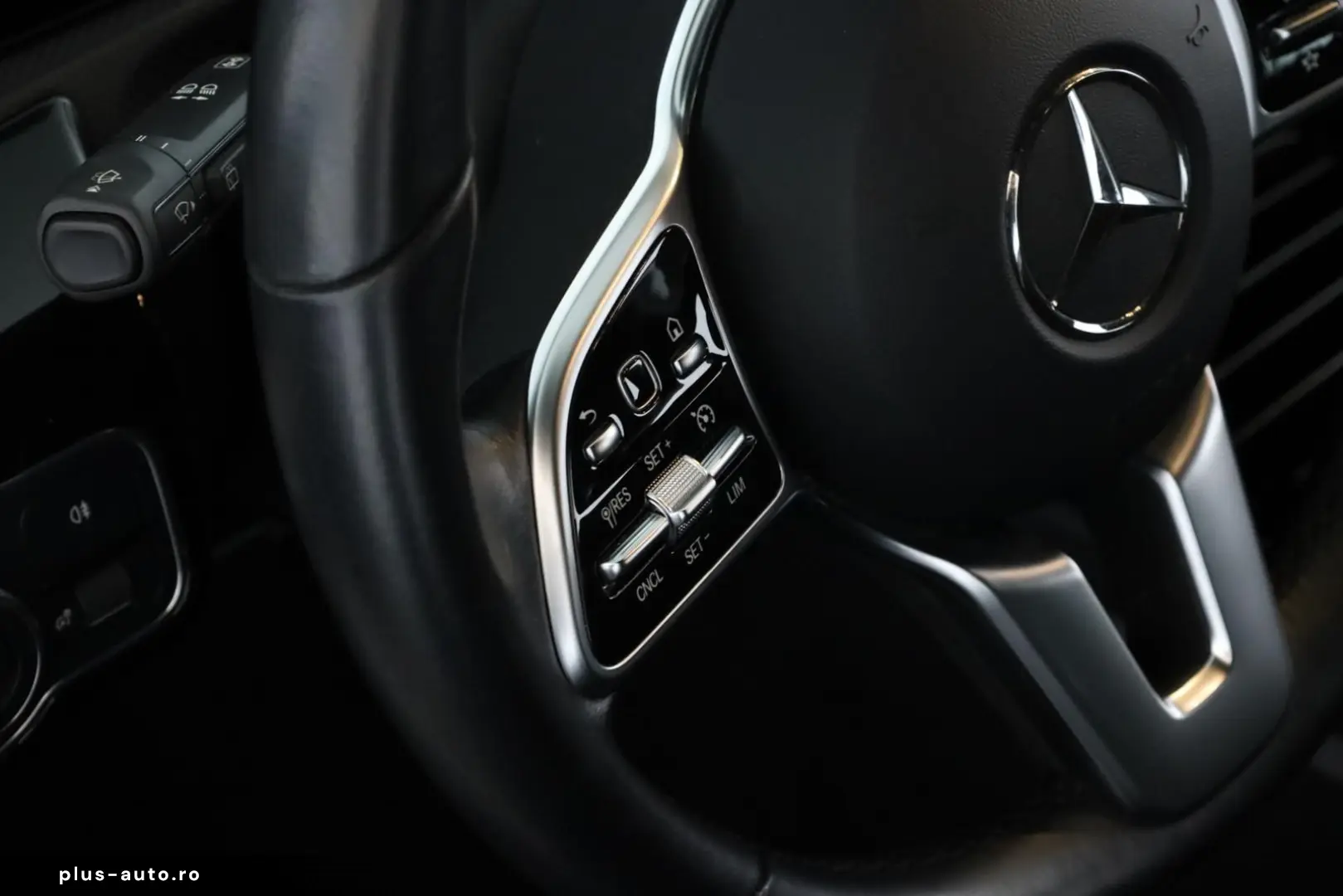 MERCEDES-BENZ A 180 7G Progressive LED Digi Navi App SHZ Kam