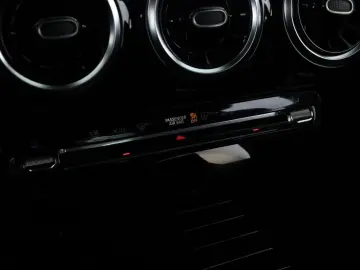 MERCEDES-BENZ A 180 7G Progressive LED Digi Navi App SHZ Kam