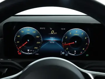 MERCEDES-BENZ A 180 7G Progressive LED Digi Navi App SHZ Kam