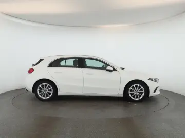 MERCEDES-BENZ A 180 7G Progressive LED Digi Navi App SHZ Kam