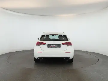 MERCEDES-BENZ A 180 7G Progressive LED Digi Navi App SHZ Kam